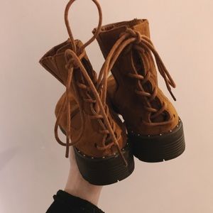 BROWN BOOTIES SIZE 6 1/2